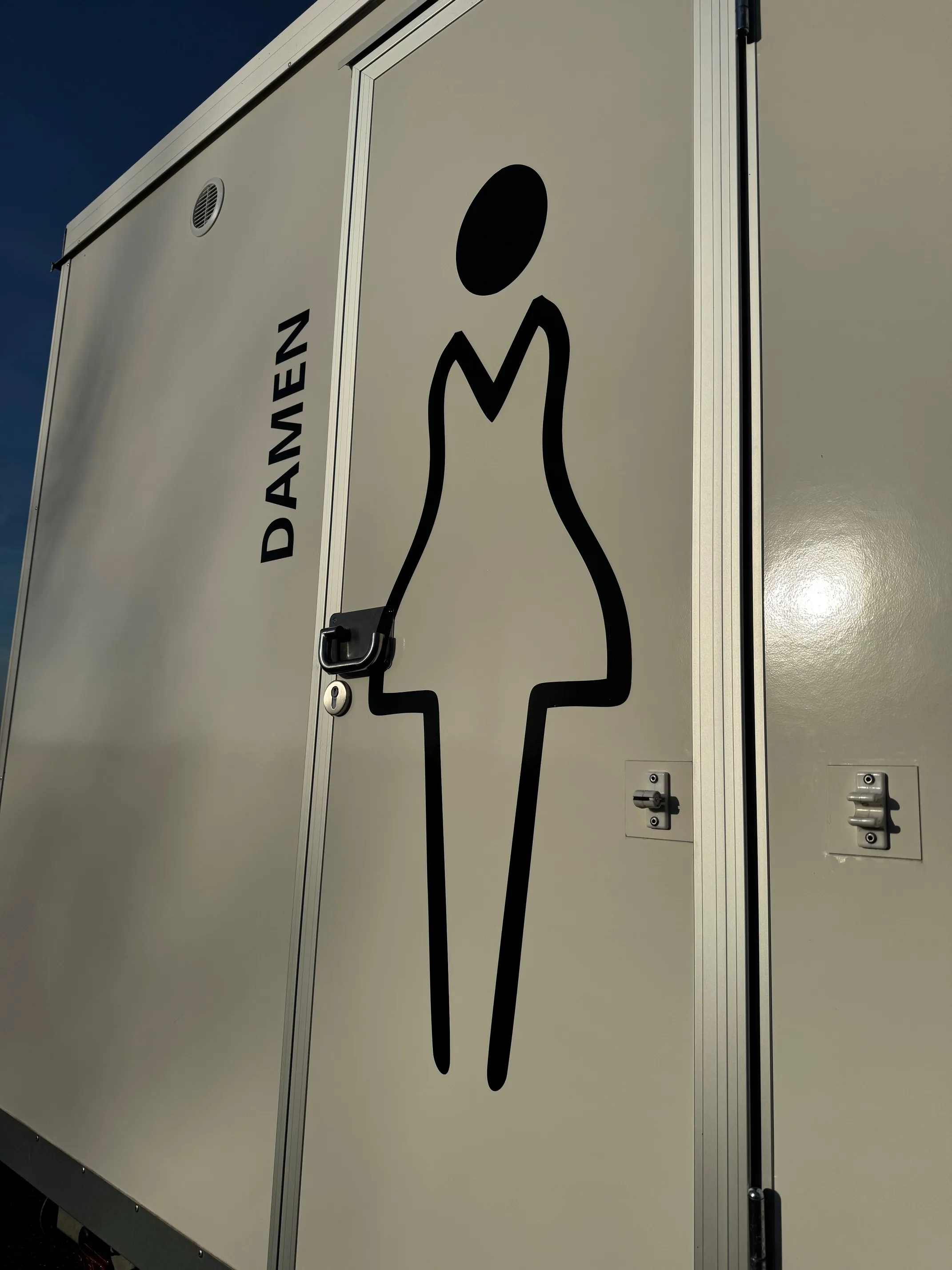 Peeters - Toilettenwagenverleih