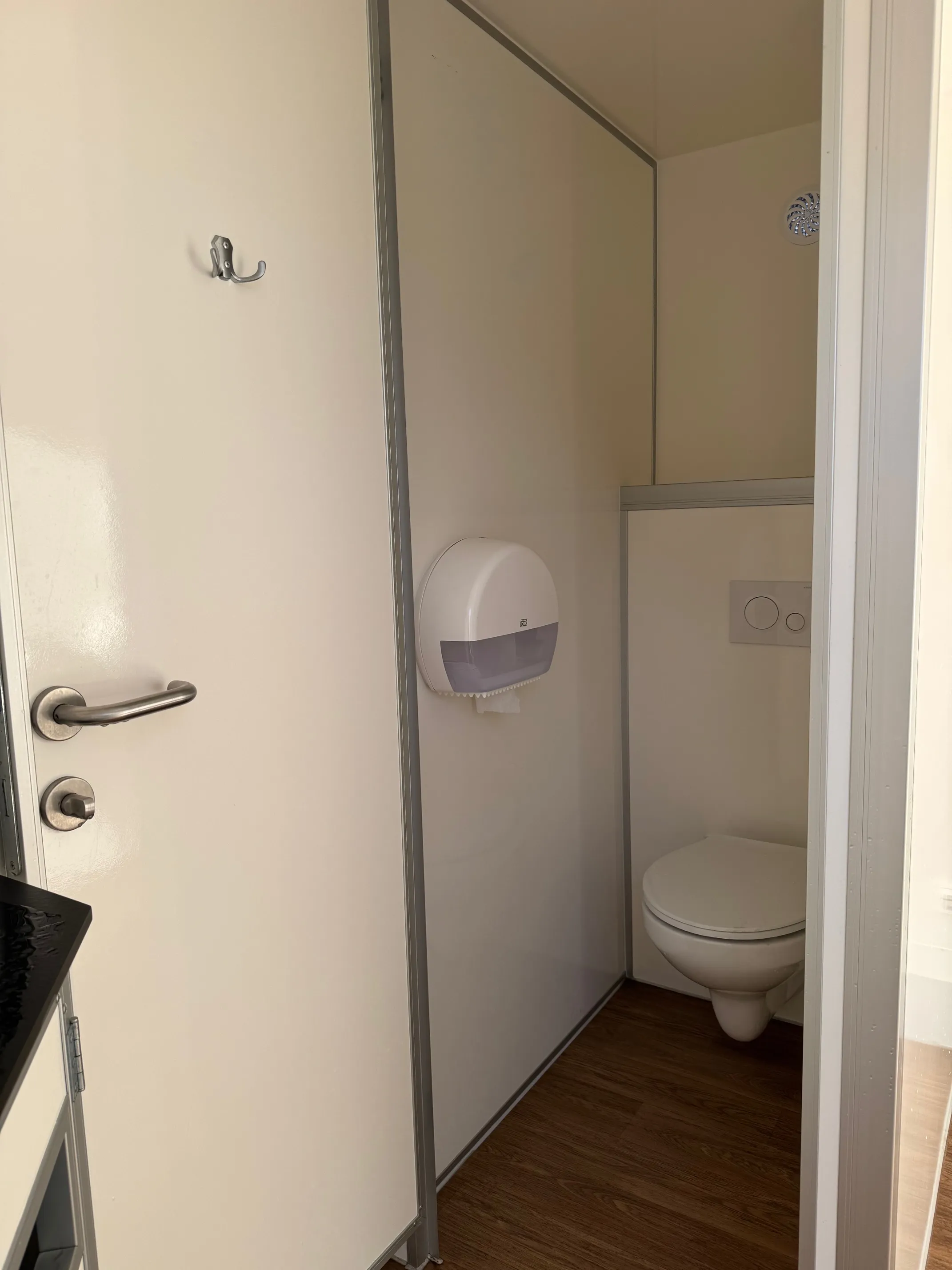 Peeters - Toilettenwagenverleih - drinnen