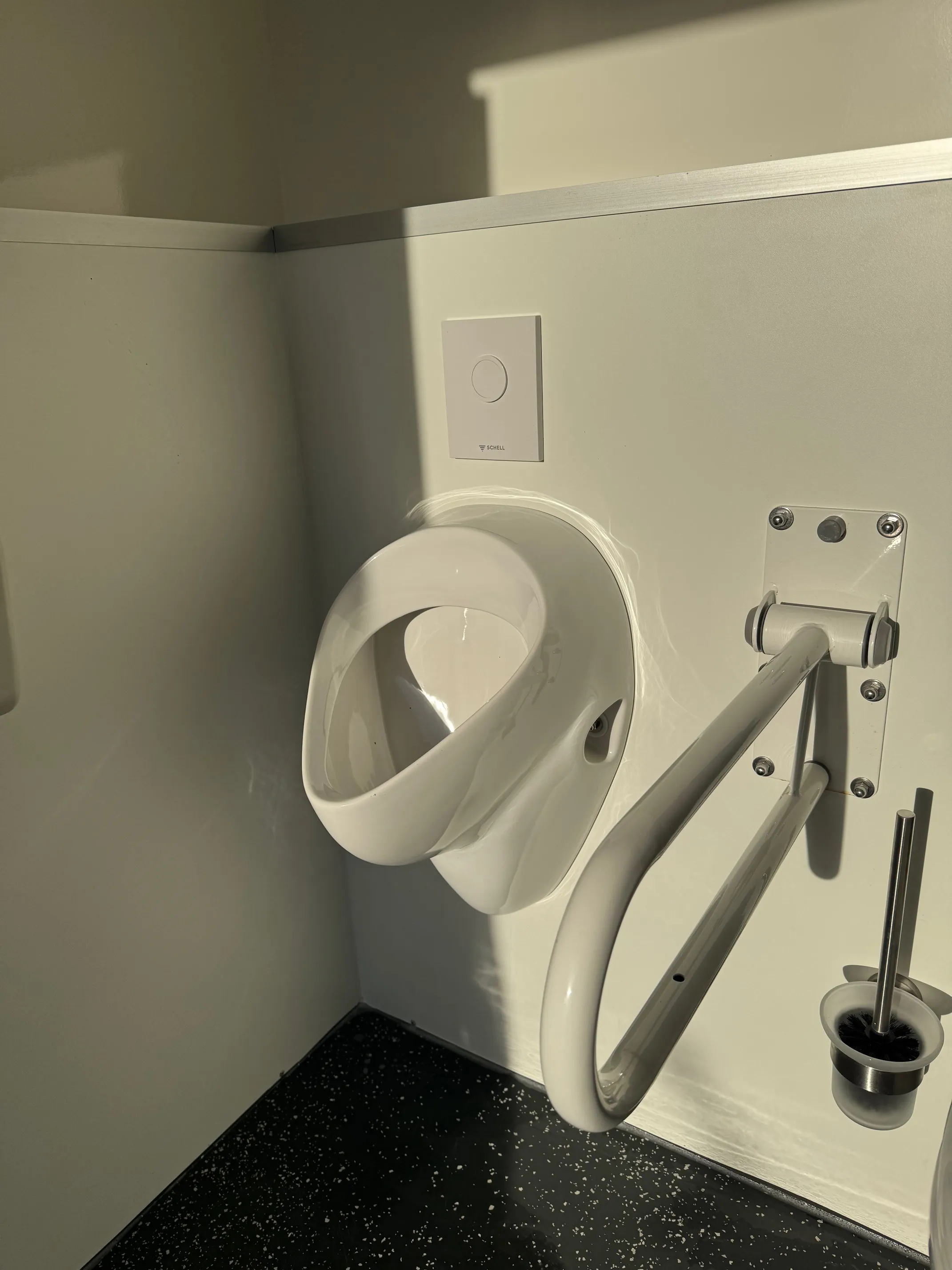 Peeters - Toilettenwagenverleih - drinnen