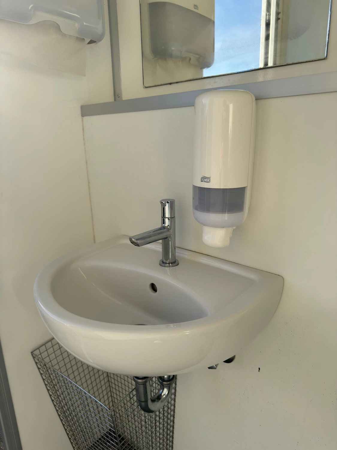 Peeters - Toilettenwagenverleih - drinnen