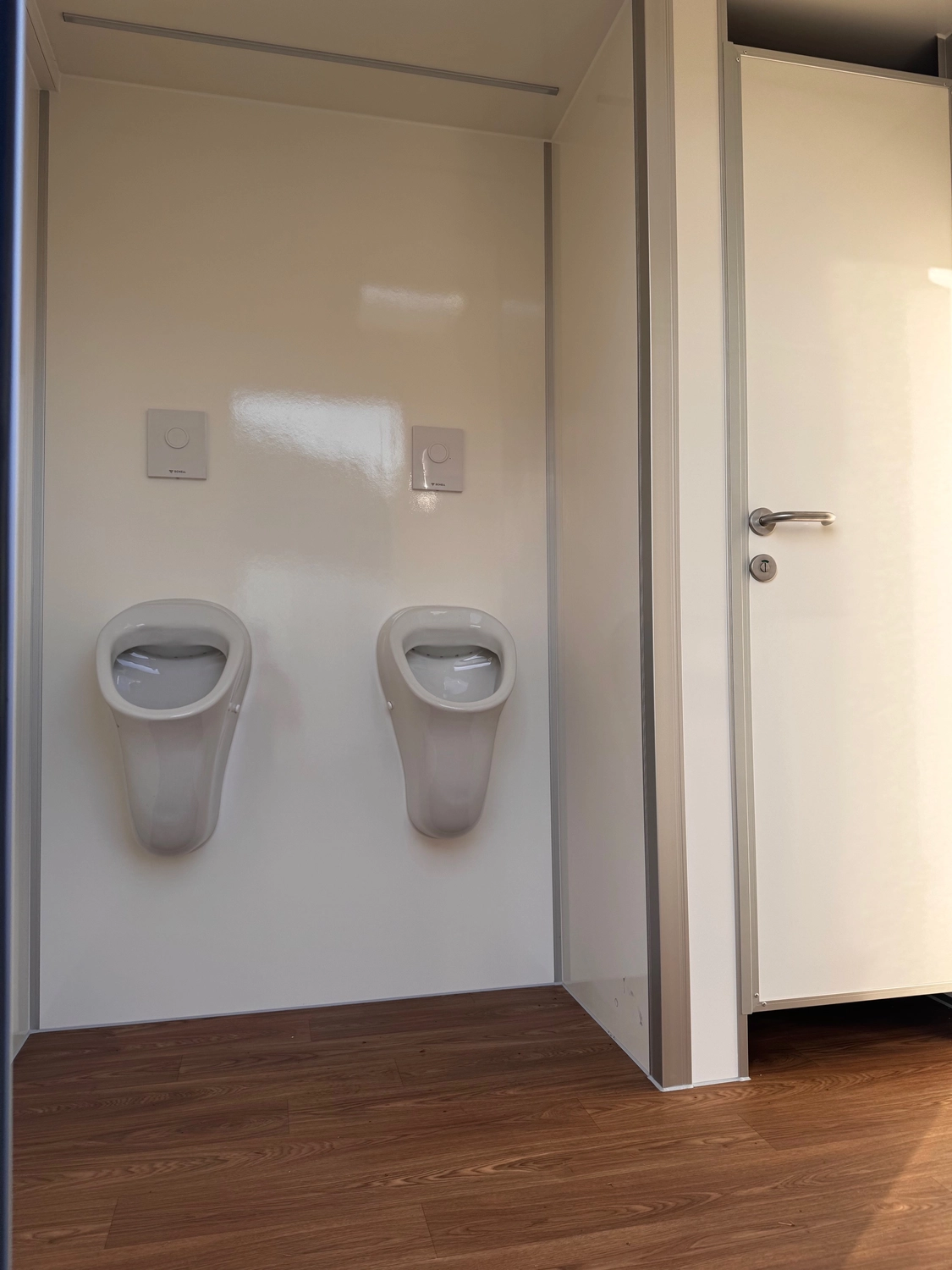 Peeters - Toilettenwagenverleih - drinnen