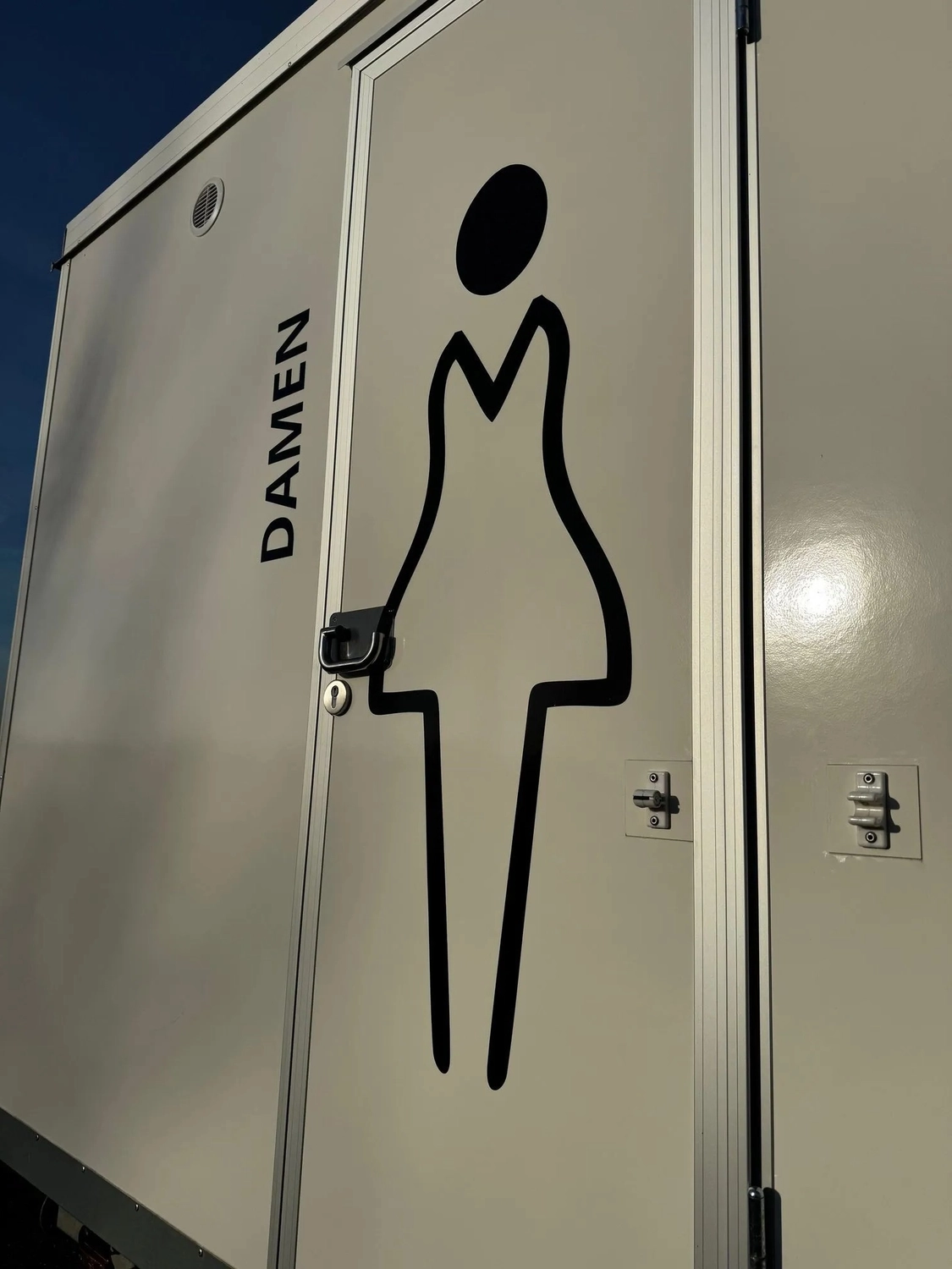 Peeters - Toilettenwagenverleih